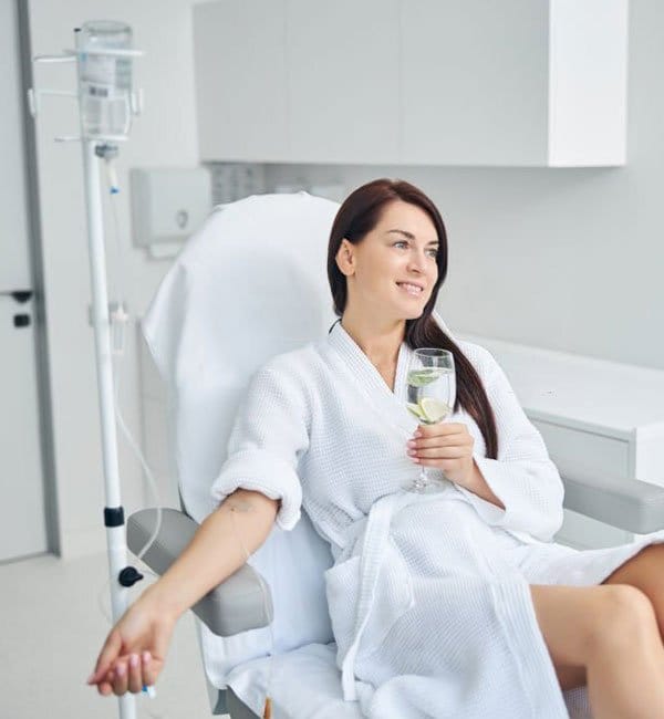 A patient relaxing during an IV infusion at iThrive